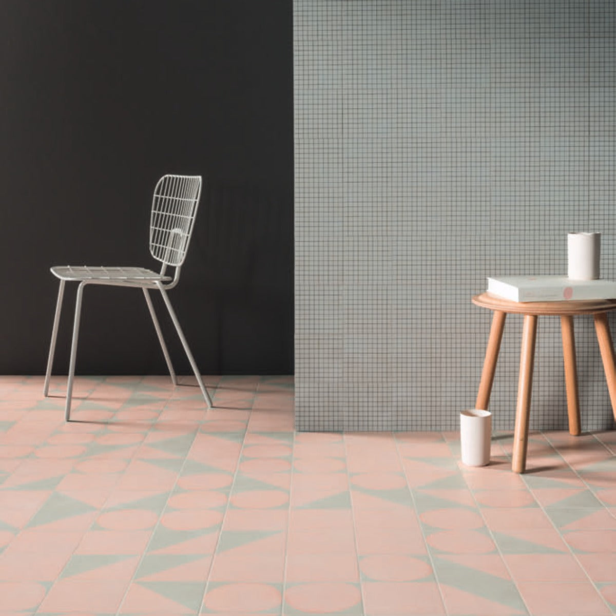 Futura Grid Black — duvar uygulaması