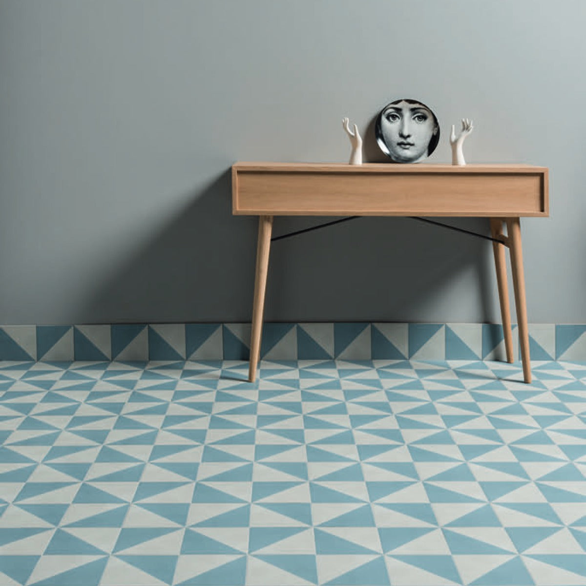 Futura Half Blue — zemin uygulaması