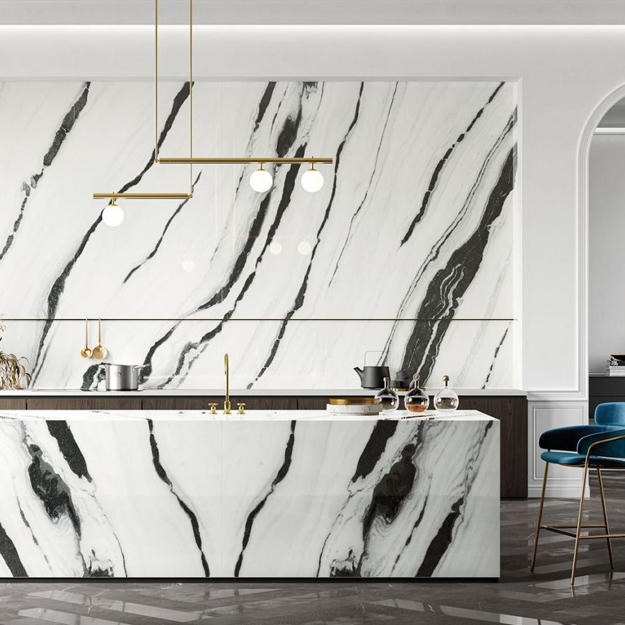 Italgraniti Lux Experience — Calacatta Mont Blanc mermer seramik mutfak adası uygulaması