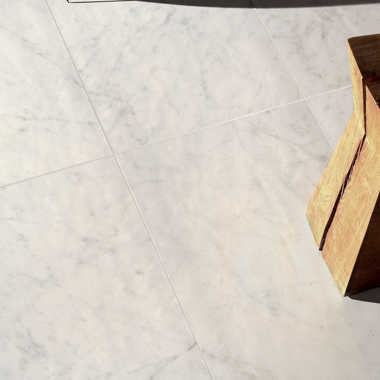 Koleksiyon 41zero42 Italic — Carrara doğal taş görünümlü 60x120 karo