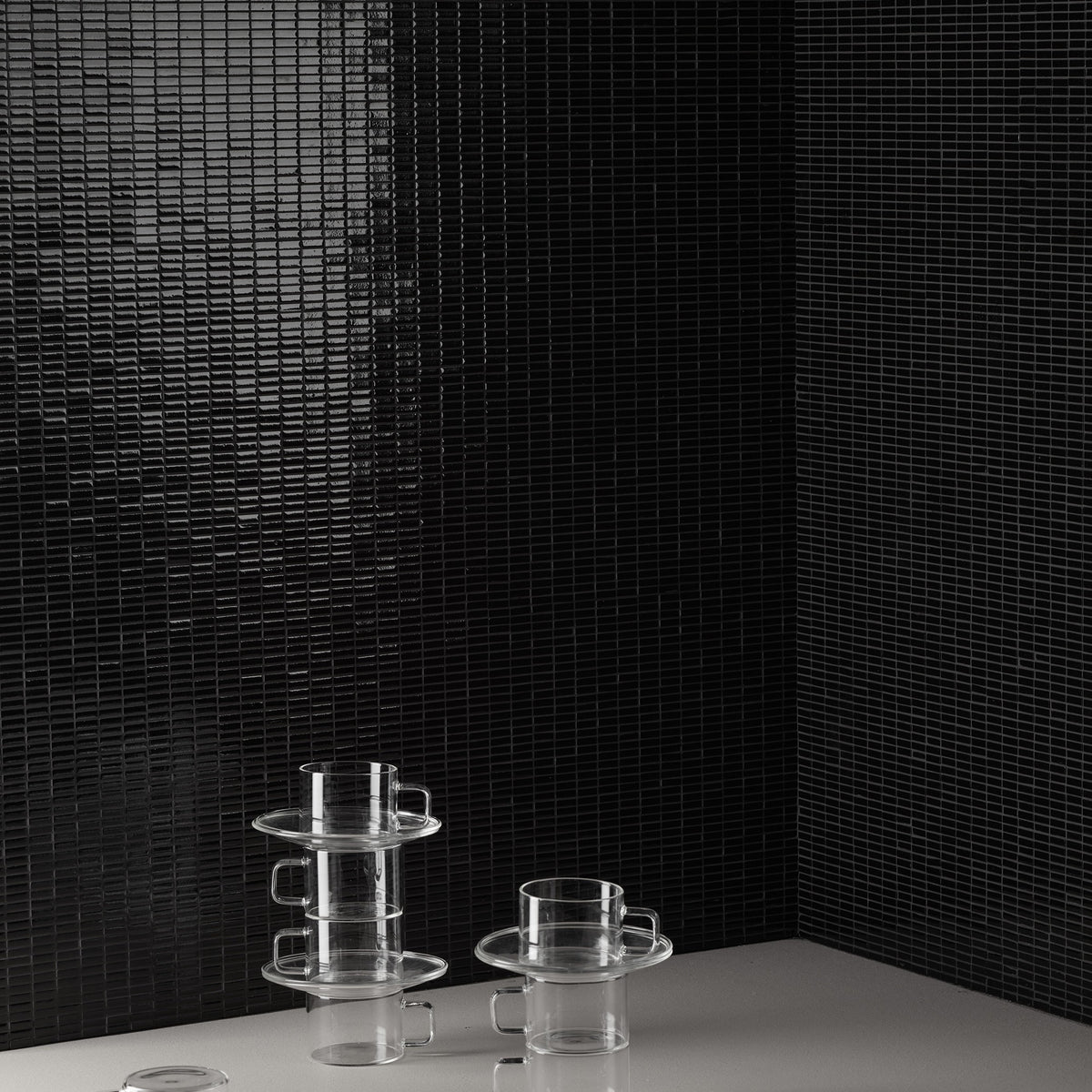 Phenomenon Nero — Mutina — uygulama görseli