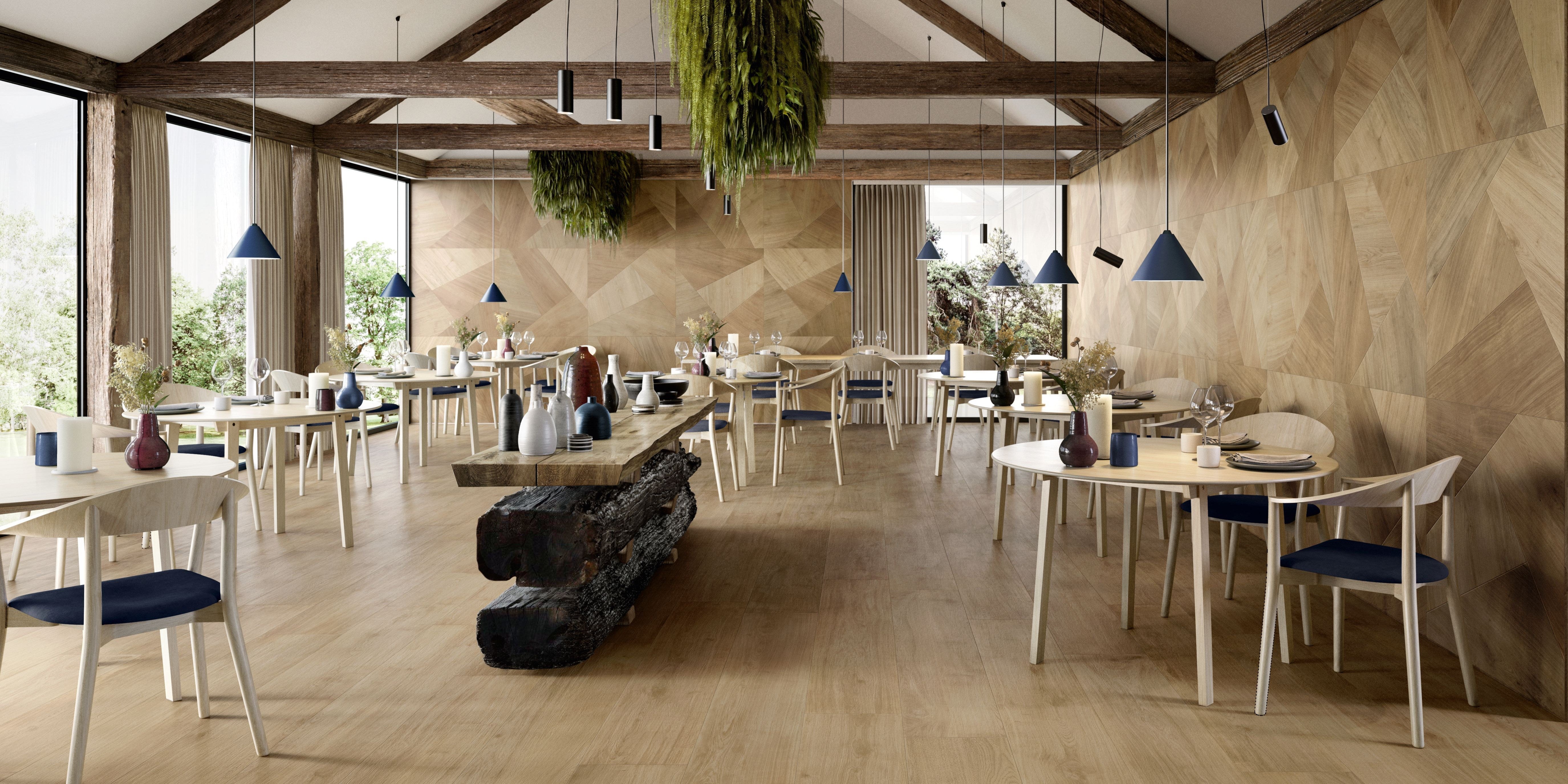 Ceramica SantAgostino Primewood Natural - ahsap gorunumlu porselen karo, restoranda baliksirti duvar ve zemin uygulamasi