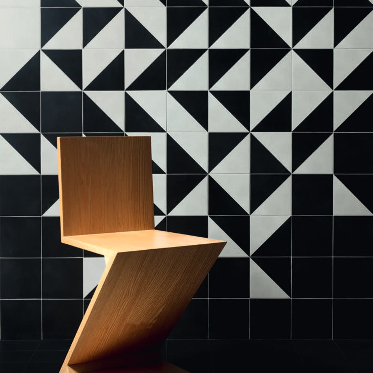 Futura Half Black — duvar uygulaması