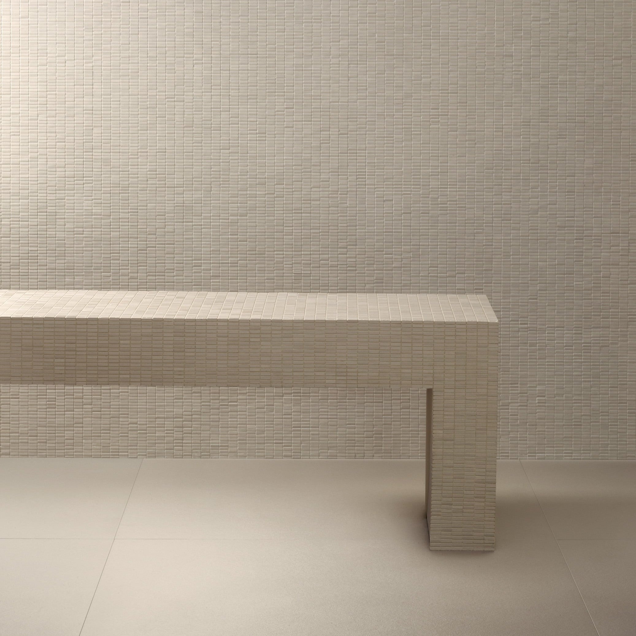 Phenomenon Grigio Rock — duvar uygulaması · Mutina