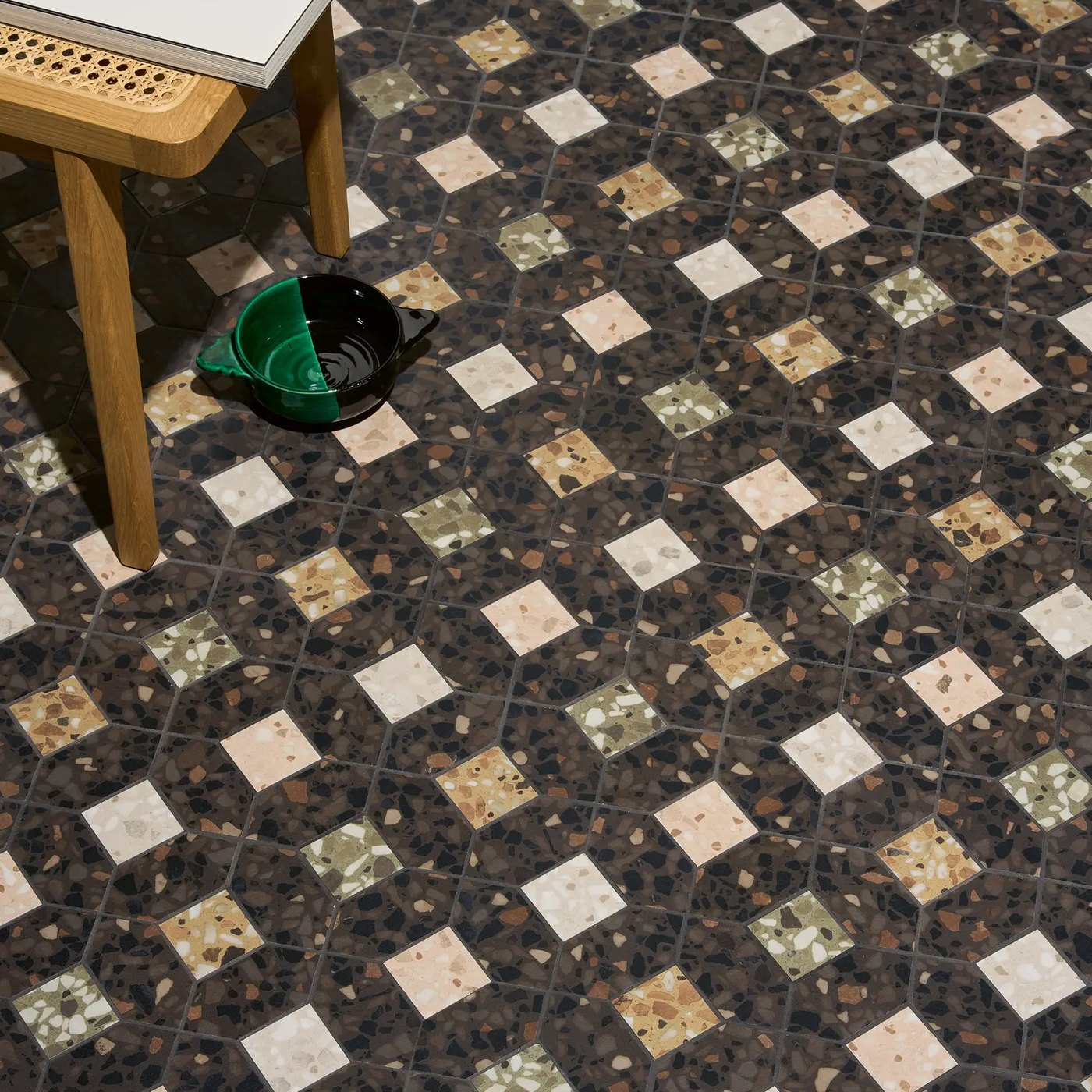 41zero42 Chicco koleksiyonu terrazzo görünümlü porselen karo - iç mekan kapak görseli